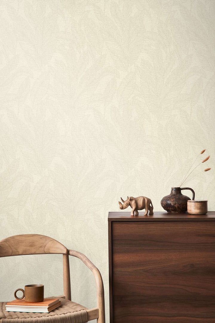 Lightly textured non-woven wallpaper with a subtle, shiny leaf pattern | cream - 3010161
