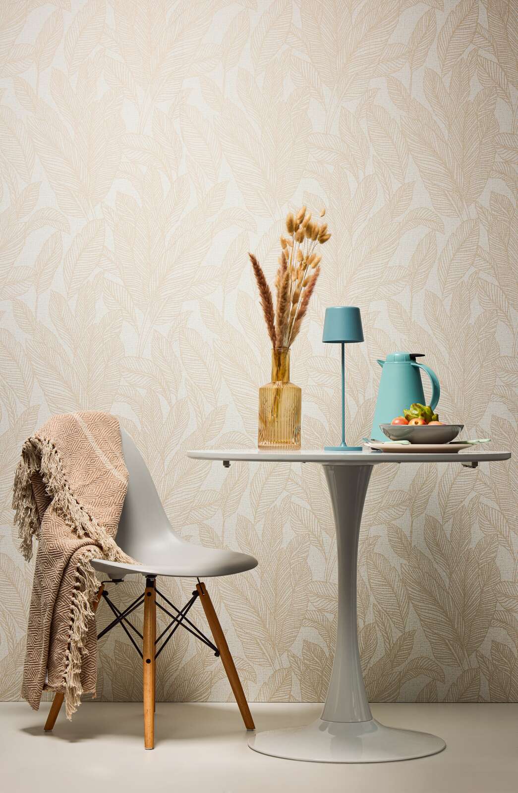 Elegant non-woven wallpaper with shimmering leaf design in warm colours - 3010162