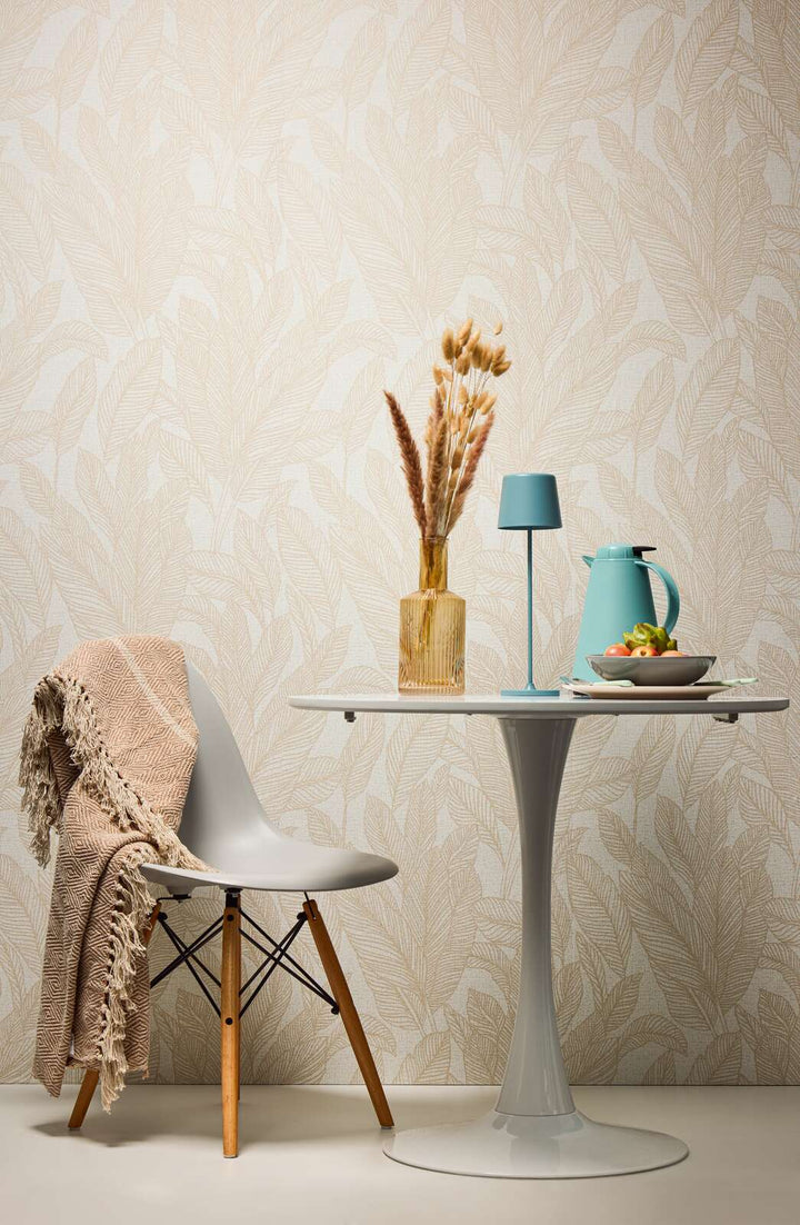 Elegant non-woven wallpaper with shimmering leaf design in warm colours - 3010162