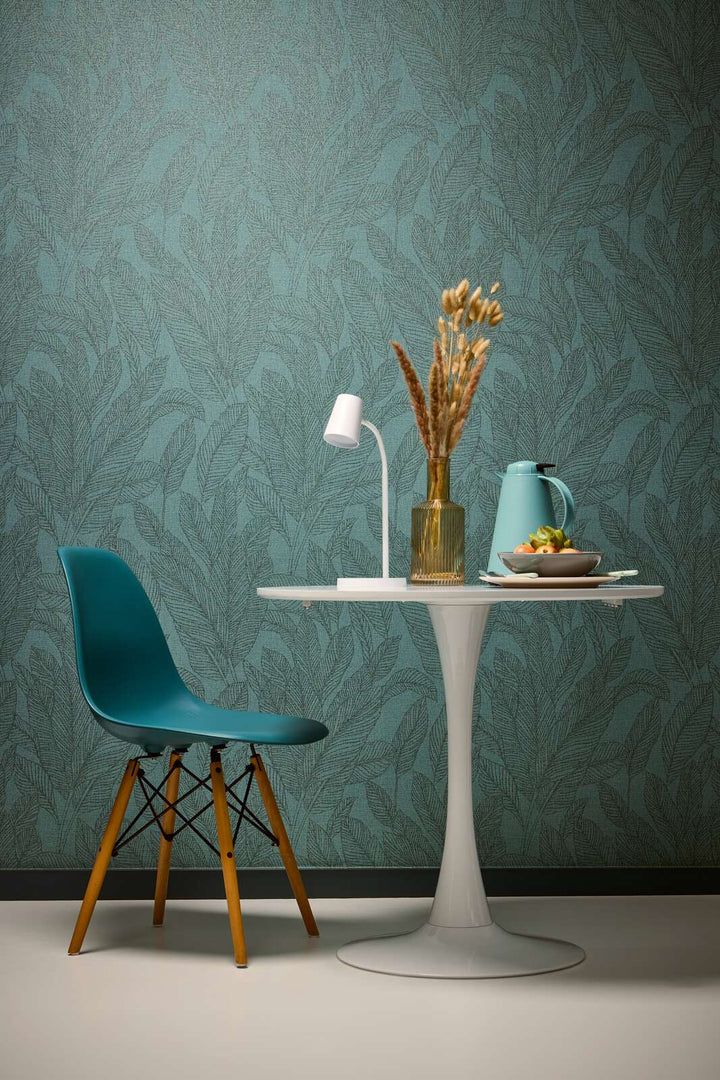 Легко текстурированные обои на нетканой основе с тонким глянцевым рисунком листьев зеленого цвета - 3010164