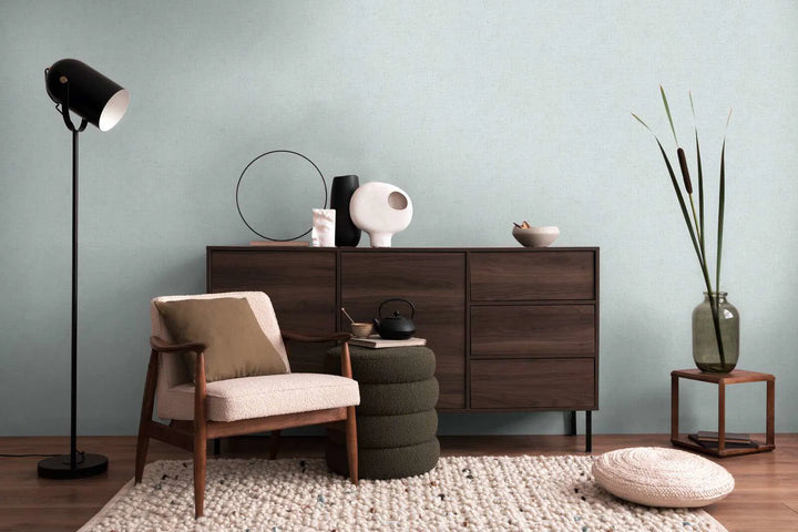 Stilīgas neaustas vienkrāsainas tapetes ar delikātu spīdīgu tekstūru | gaiši zilā - 3010213