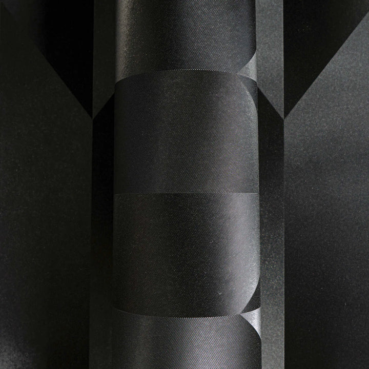 Neaustas tapetes ar spīdīgu mirdzumu un klasisku grafisko izskatu | melnā - 3010524