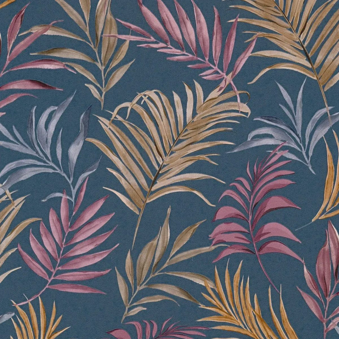 Tumesinisel taustaplaadil õrna troopilise motiiviga mittekootud tapeet | kergelt läikivad lehed - 3011055