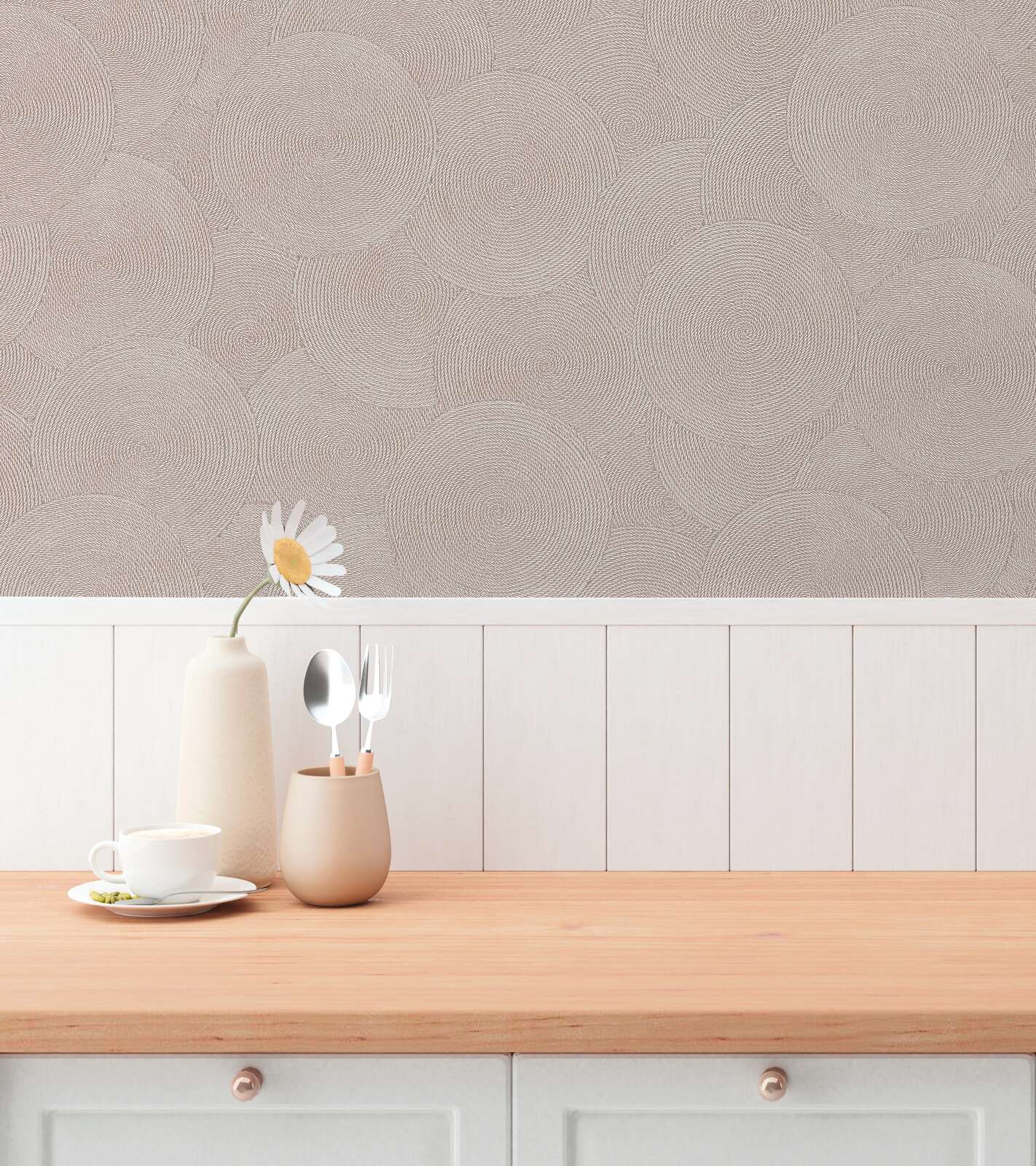 Taupe abstraktas apļu tapetes ar metāliskiem akcentiem stilīgā un gaišā viesistabā. SKU: 3010627, AS Creation.