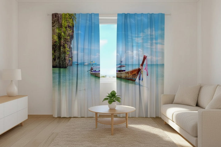 Aizkari ar laivu uz Taizemes pludmales