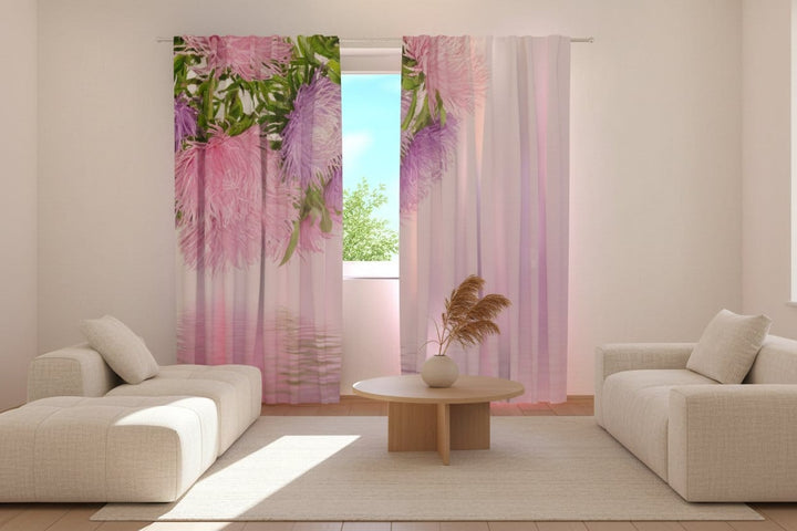 Dienas un nakts aizkari ar ziediem - Asteres rozā krasā uz roza fona Tapetenshop.lv