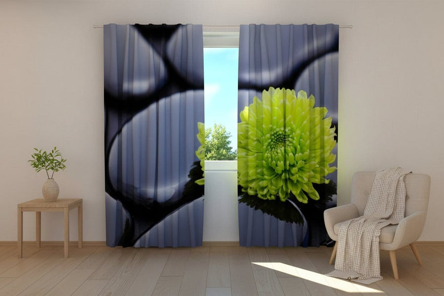 Dienas un nakts aizkari ar zaļo ziedu uz ZEN akmeņiem - Harmonija Tapetenshop.lv