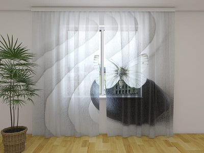 Rytietiškos teminės užuolaidos - Zen akmuo su baltu drugeliu Skaitmeninė tekstilė