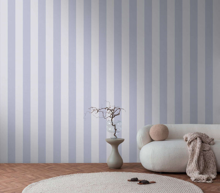 Flizelīna tapetes ar svītrām un tekstila faktūru violetā krāsā – Elegants akcents ar izsmalcinātu tekstūru | 1411120 AS Creation