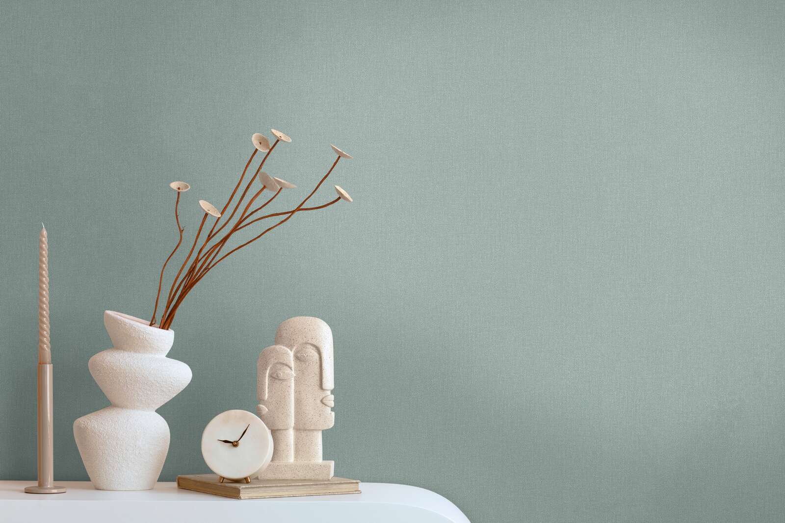 Flizelīna tapetes ar tekstila izskatu tumši zaļā krāsā – Silts un elegants sienu risinājums | 1410667 AS Creation