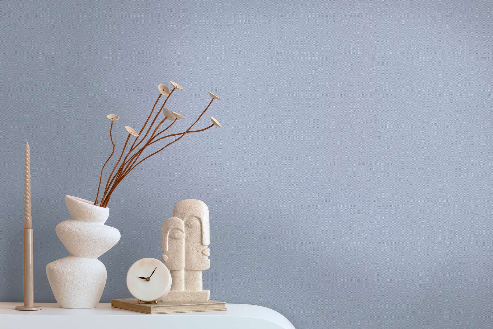 Flizelīna tapetes ar tekstila izskatu violetā krāsā – Izteiksmīgs un stilīgs sienu dekors | 1410710 AS Creation