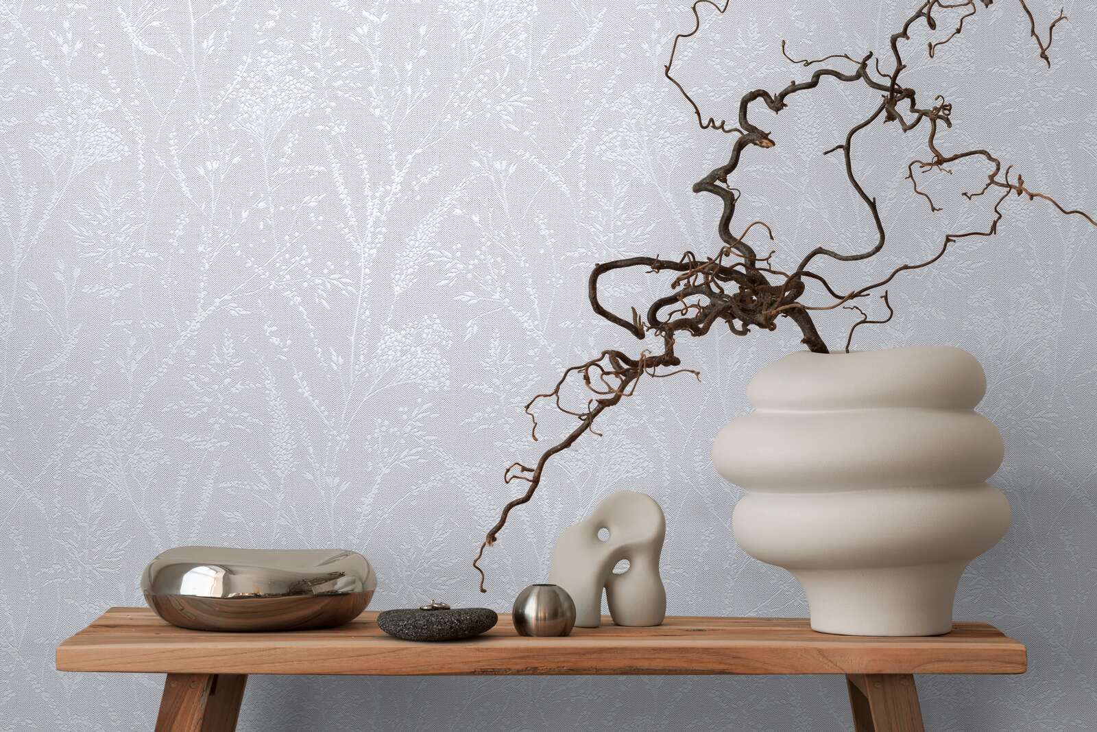 Flizelīna tapetes ar smalkām lapām uz auduma tekstūras gaiši violetā krāsā – Maigs akcents interjeram | 1410541 AS Creation