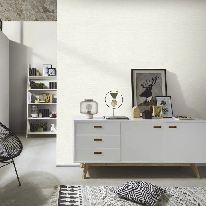 Flizelīna tapetes ar tekstila faktūru baltā krāsā – elegants un tīrs sienu dizains Erismann