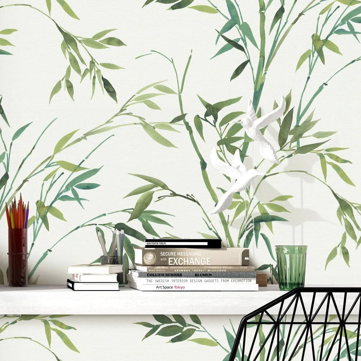Flizelīna tapetes ar zaļām tropiskām lapām uz balta fona – svaigs interjera akcents Erismann