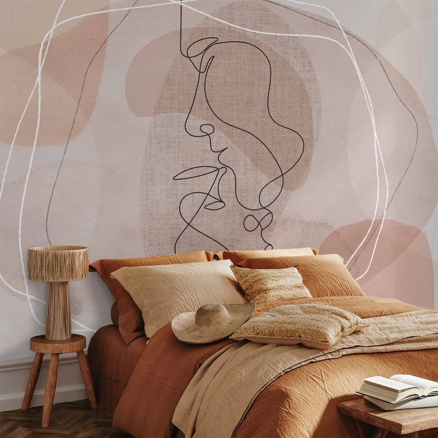 Abstrakta fototapete ar divu seju siluetiem līniju mākslas stilā uz maigi rozā un bēša akvareļa formu fona ar smalku lina auduma tekstūru.
