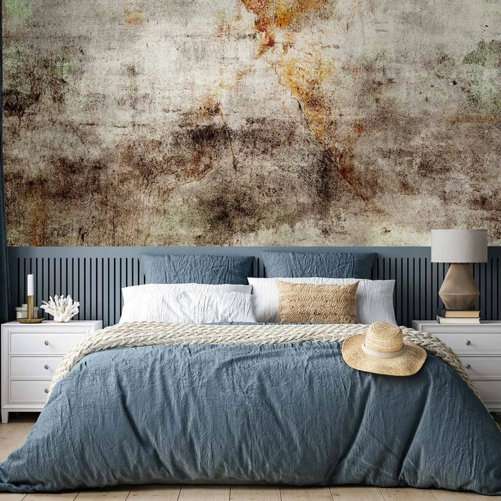 Фотообои в индустриальном стиле с текстурой состаренного бетона в спальне