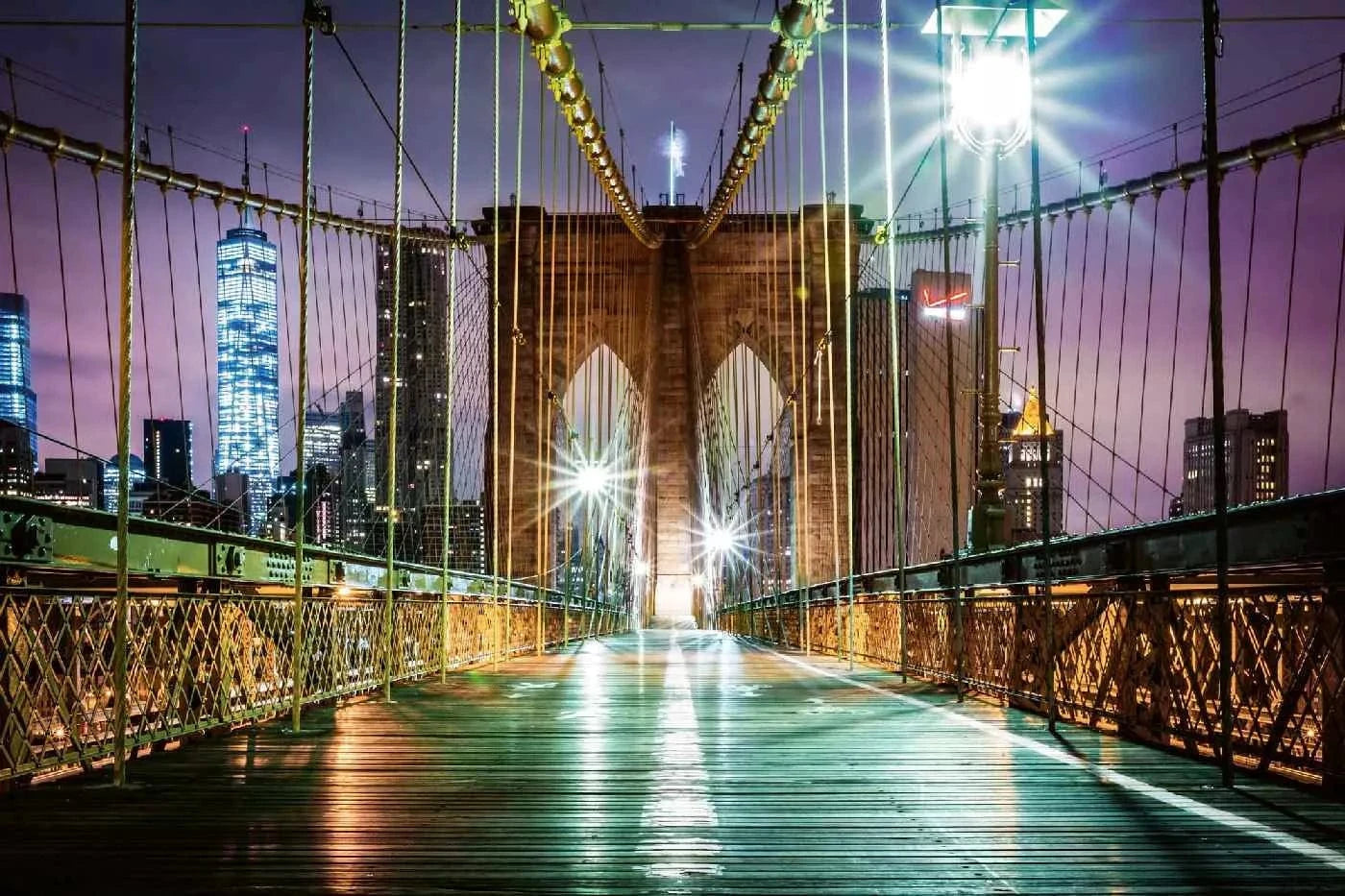 Fototapetes ar ASV tematiku - Bruklinas tilts - nakts skats, violētā D-ART