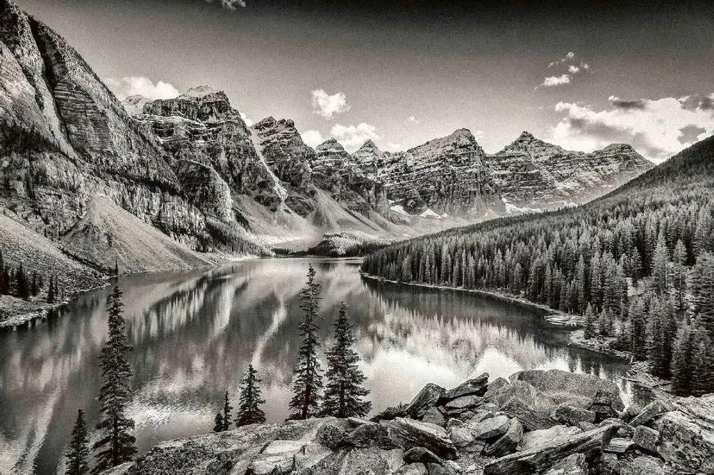 Fototapetes ar dabu - Kalnu ezers (melnbalta versija),  D-ART