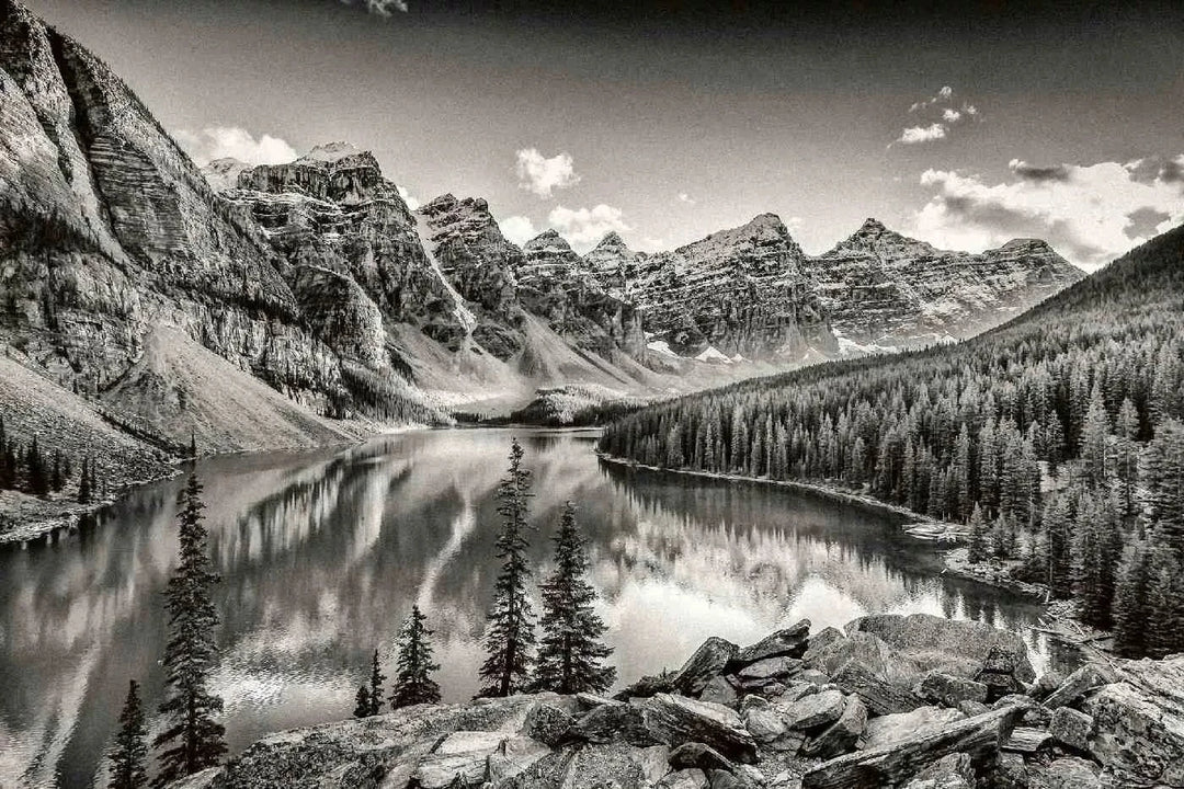 Fototapetes ar dabu - Kalnu ezers (melnbalta versija),  D-ART