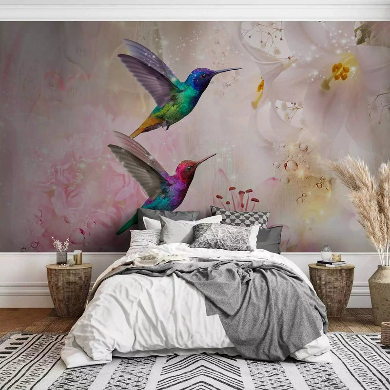 Fototapetes - Krāsainie kolibri, kas vāc nektāru no liliju ziediem G-ART