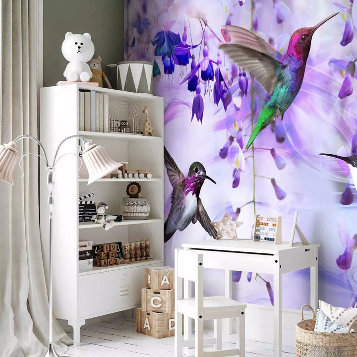Fototapetes - Lidojoši kolibri starp ziediem violetā krāsā G-ART