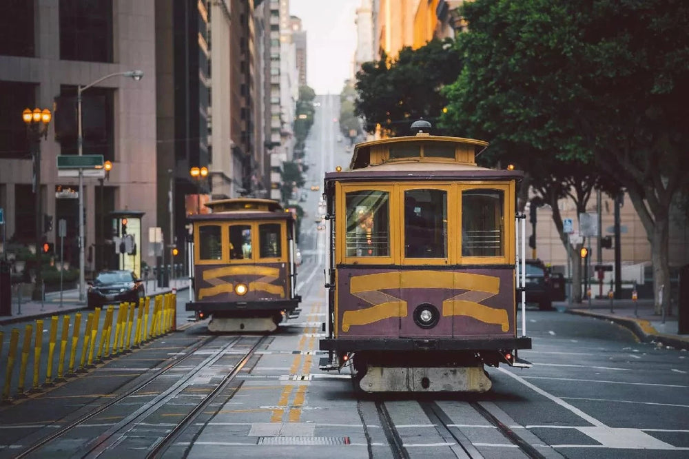Fototapetes ar pilsētas skatu - Sanfrancisko trolejbusi, pelēka, dzeltena D-ART