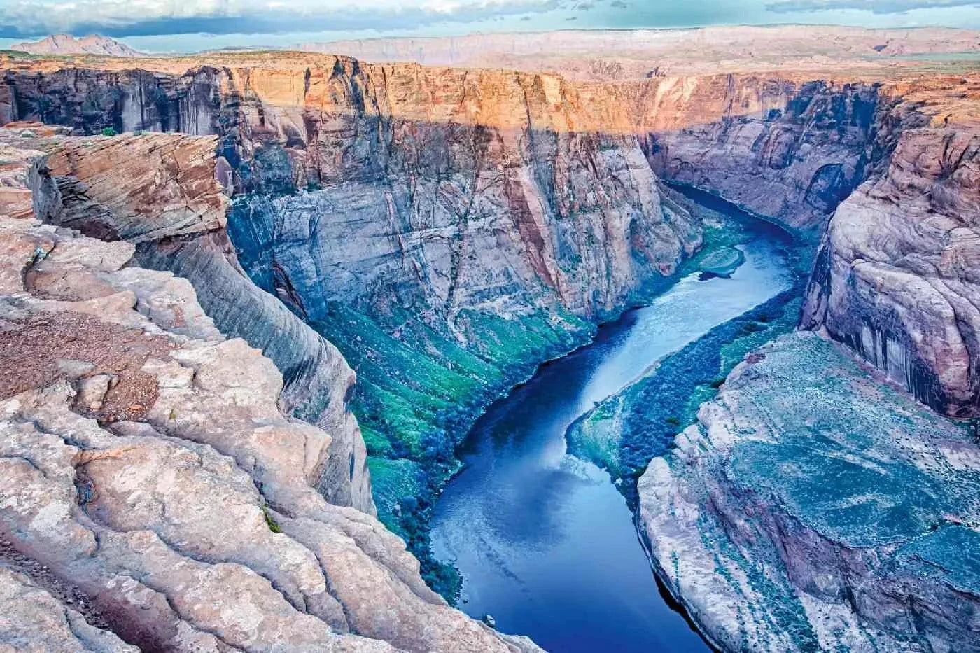 Fototapetes ar skaistu ainavu - Pakava līkums - bēšos toņos D-ART