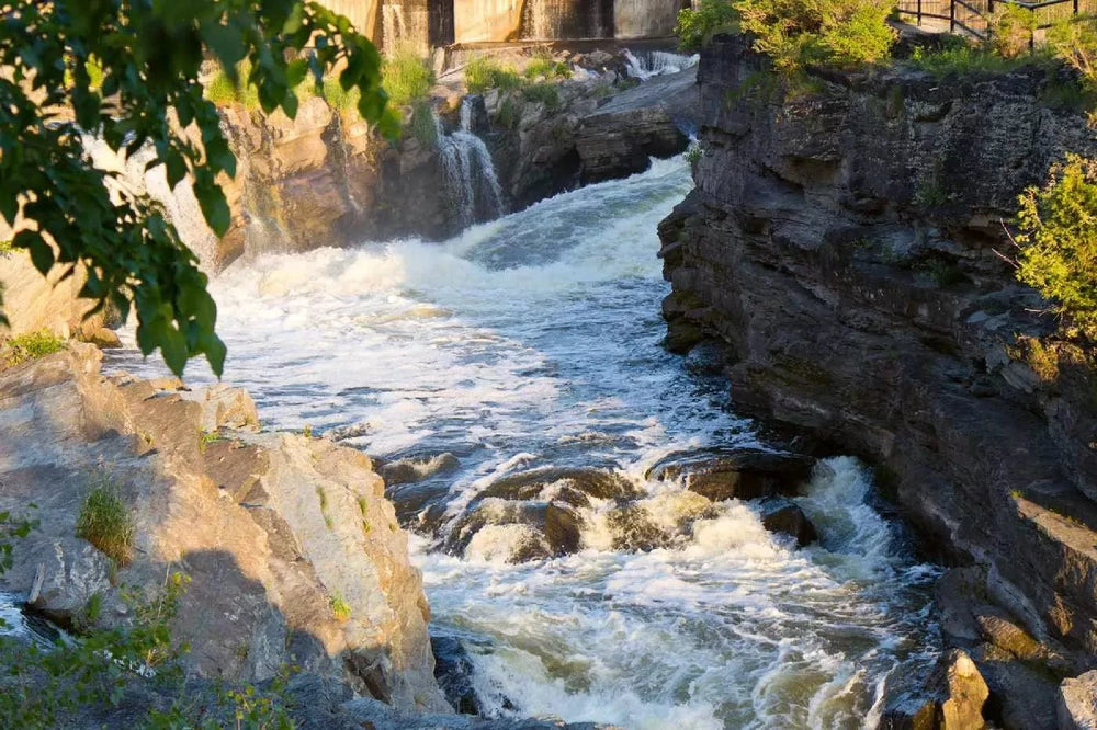 Fototapetes ar ātro ūpi - Akmeņainas straujteces,  D-ART