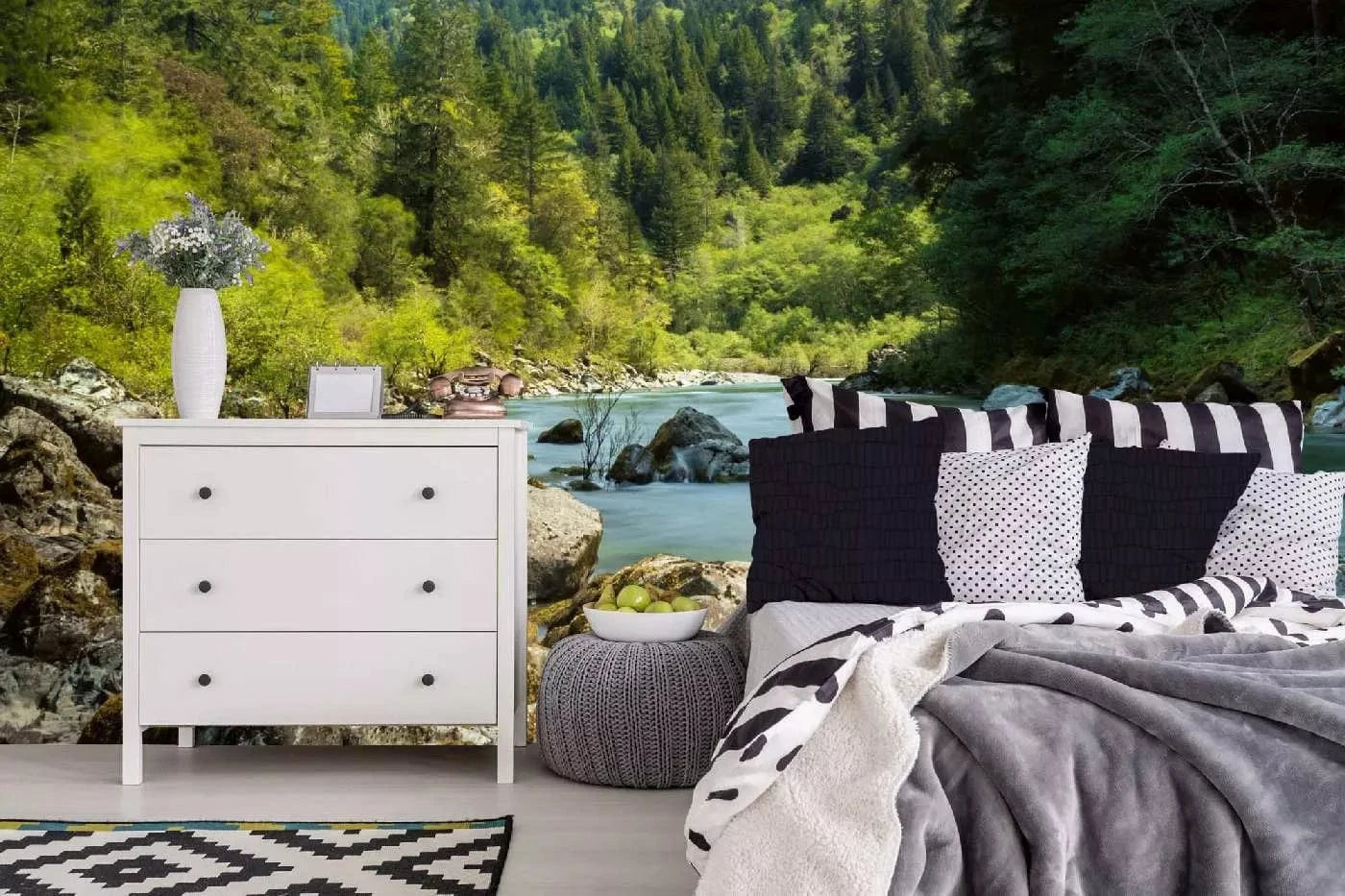 Fototapetes ar skaistu ainavu - Smita upe - zaļa mežā D-ART