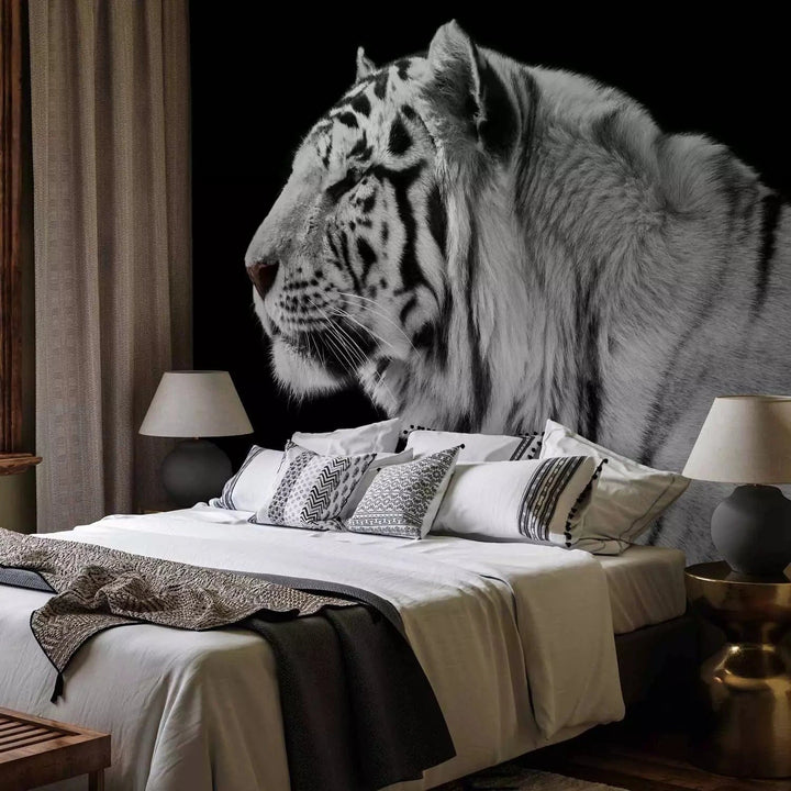 Fototapetes ar balto tīģeri uz melna fona - viesistabai G-ART