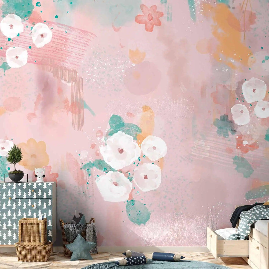 Abstrakčios gėlių fototapetai su švelniai rožiniais akvareliniais ir persikų spalvos gėlių motyvais – vaiko kambaryje