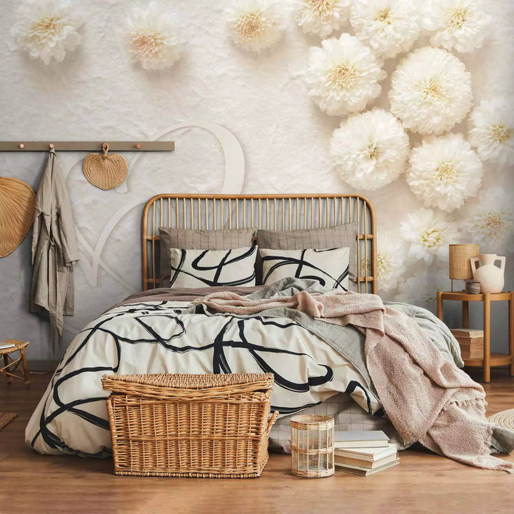 Fototapetes - Kompozīcija ar ziediem un divām sirsniņām - krēmkrāsā G-ART