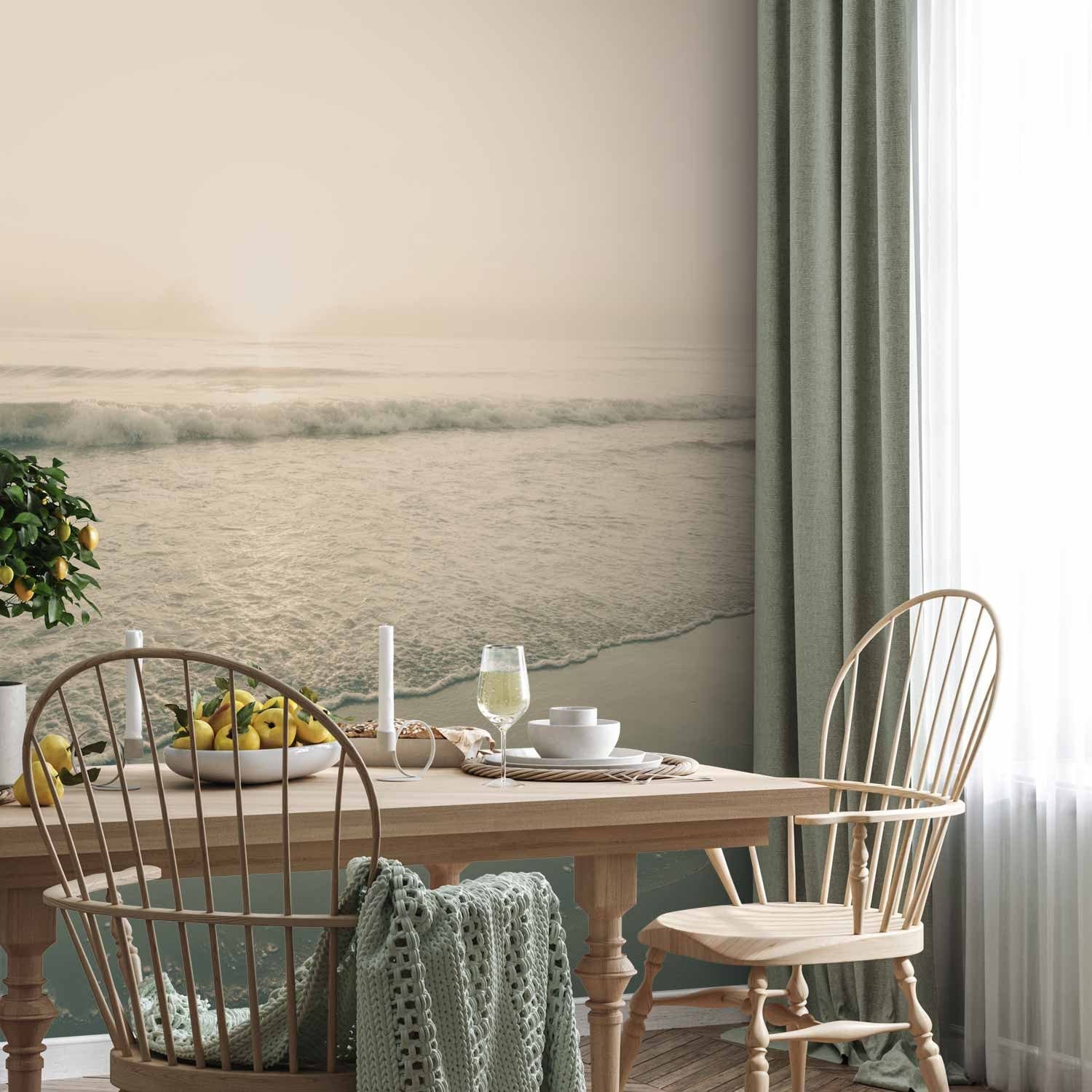 Fototapetes - Smilšainā pludmalē - Klusas jūras ainava ar viļņiem G-ART