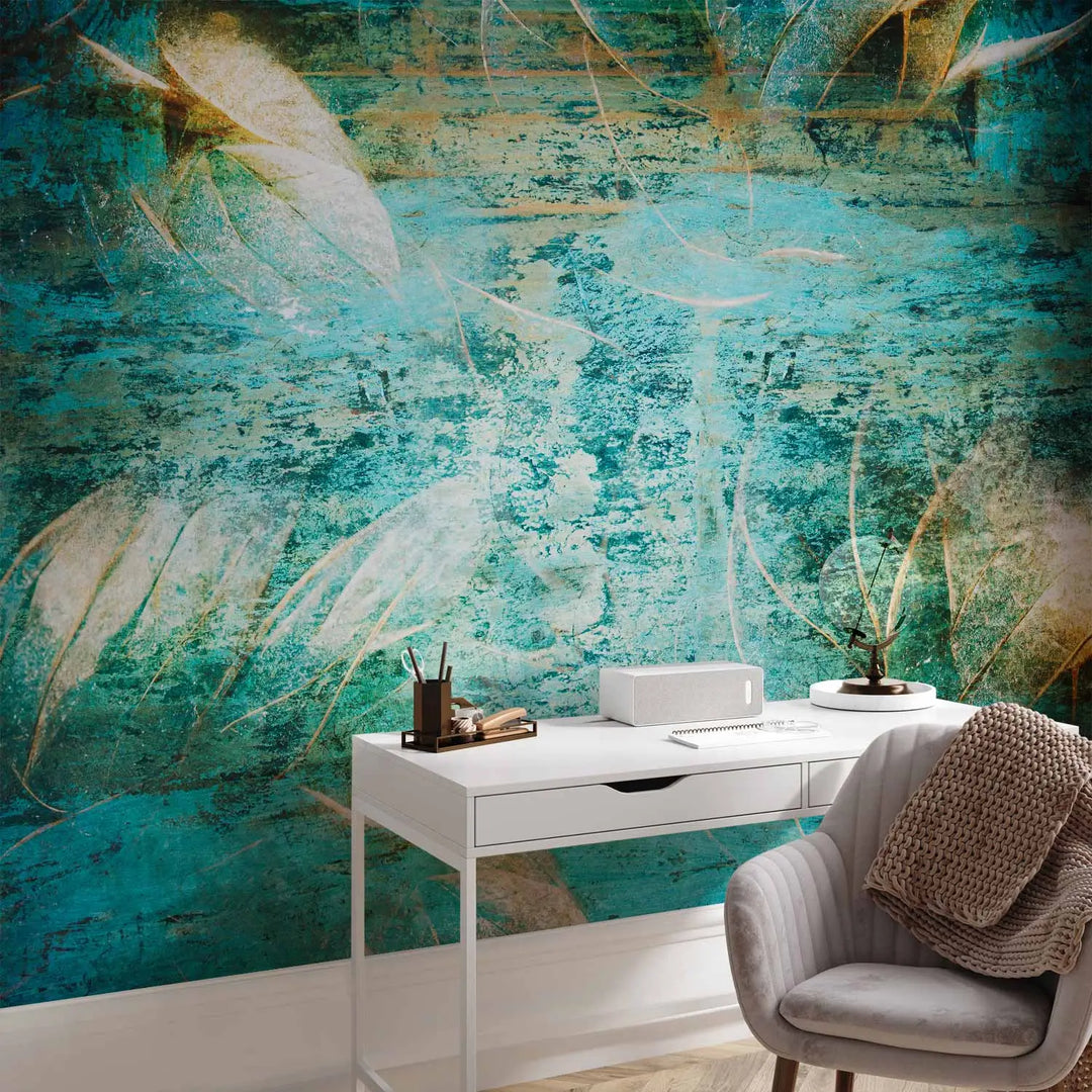 Abstraktne fototapeet vana, kriimustatud tekstuuriga sügavates türkiisitoonides – elutoas