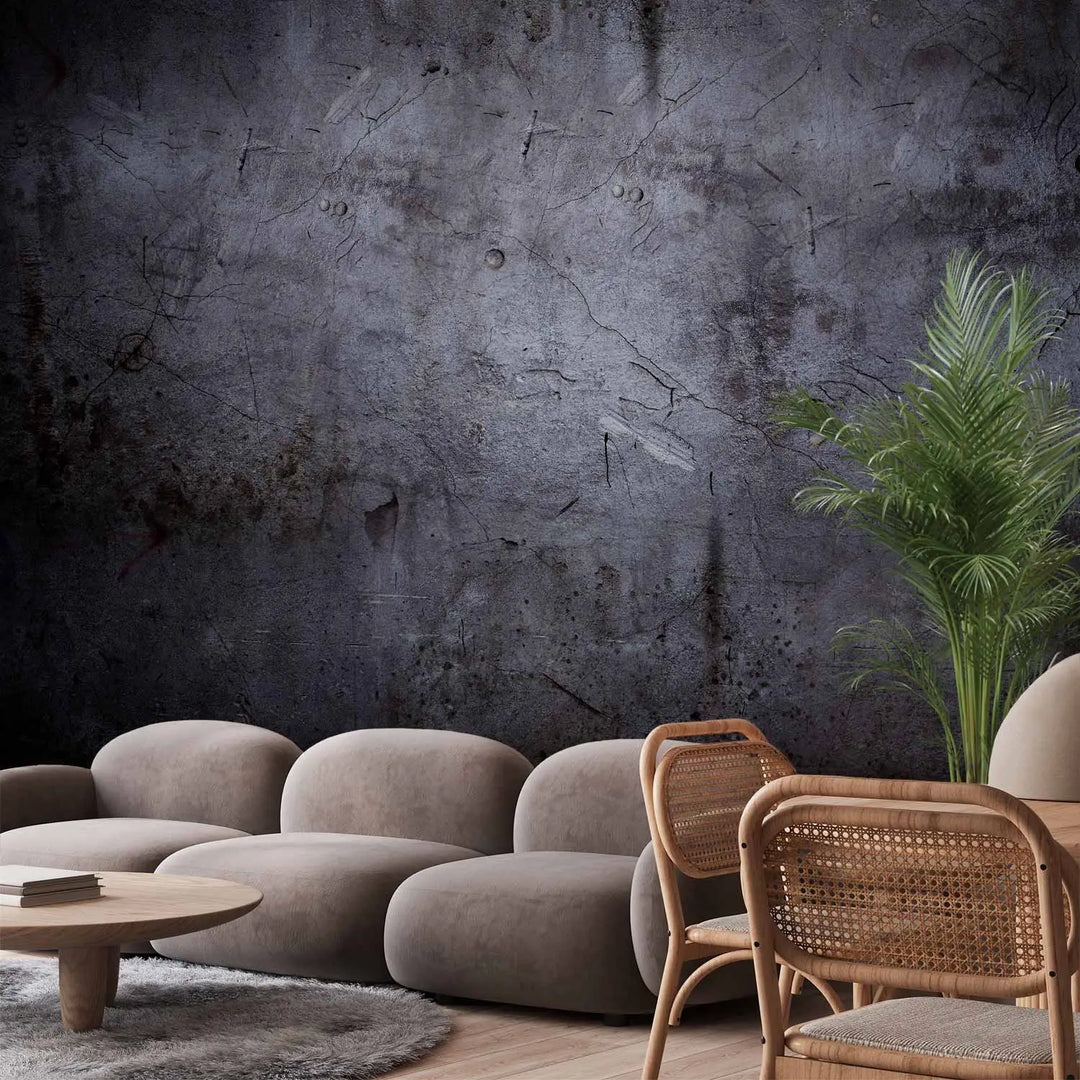 Tamsiai pilkos fototapetai su realistiška betono tekstūra, įtrūkimais, įbrėžimais ir tamsesniais kampais (vinjetės efektu) pramoniniame grunge stiliuje.