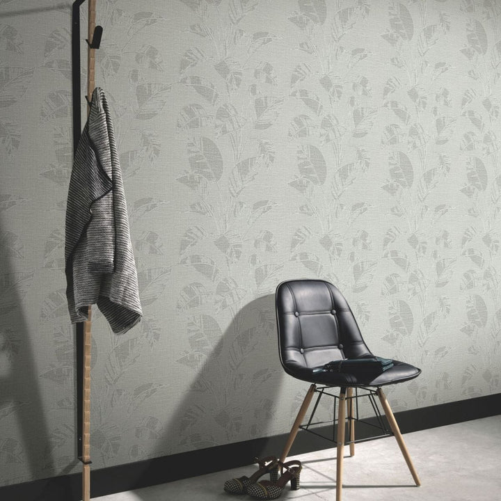 Light grey wallpaper with a textured surface and tropical leaf motif, 3772644