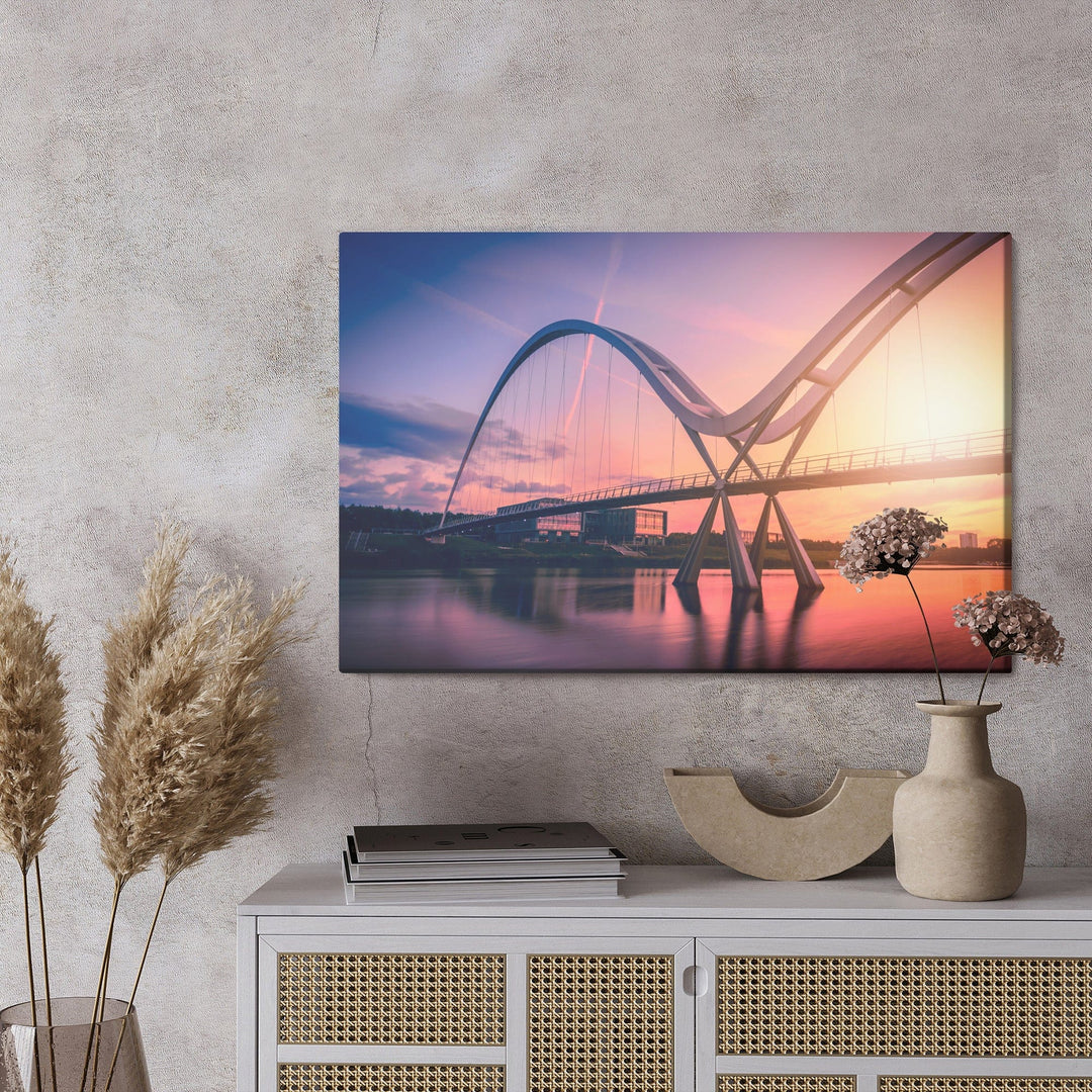 Kanva - Bezgalības tilts, Apvienotā Karaliste X-ART