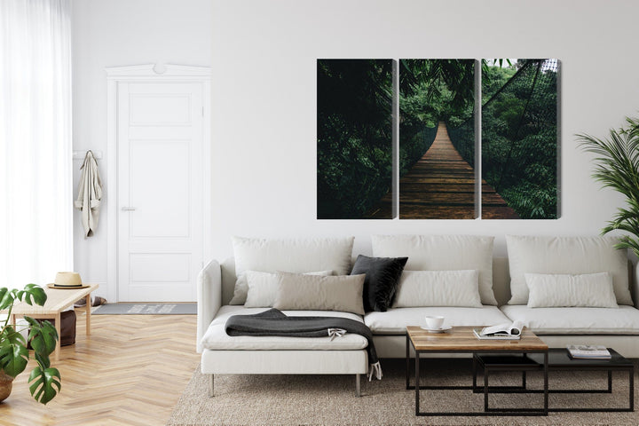 Kanva: Koka piekaramais tilts mežā, zaļa X-ART