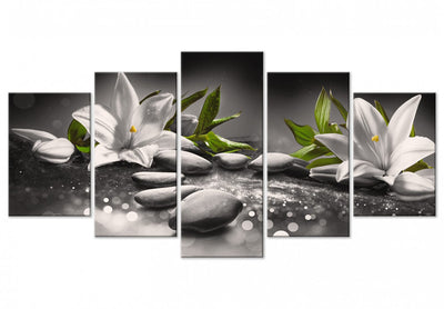 Canva - Lilies and stones (x 5), white on black, 108261 G-ART.