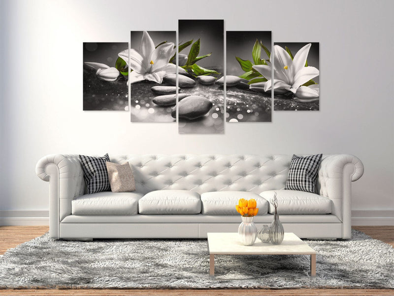 Canva - Lilies and stones (x 5), white on black, 108261 G-ART.