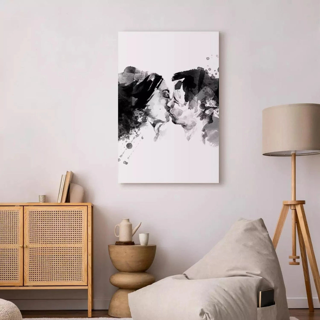 Glezna - melnbalta grafika ar diviem cilvēkiem, kas skūpstās G-ART