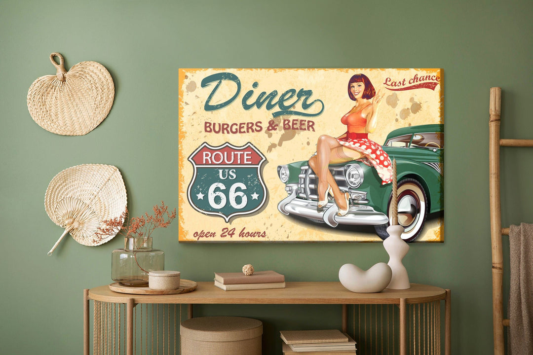 Kanva - Sieviete uz vintāžas automašīnas motora pārsega, N-2796 X-ART