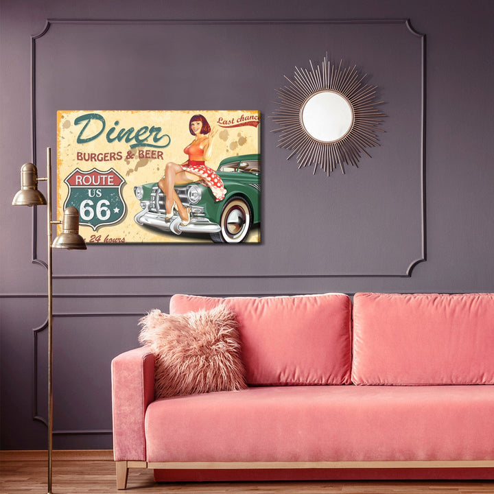 Kanva - Sieviete uz vintāžas automašīnas motora pārsega, N-2796 X-ART