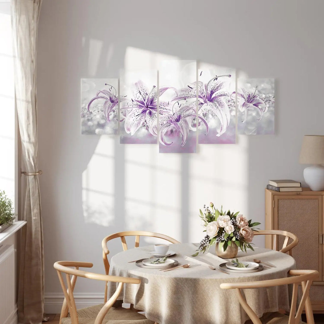 Glezna - Violeta grācija | Violetas lilijas uz pelēka fona (x5), 91223 ART XL