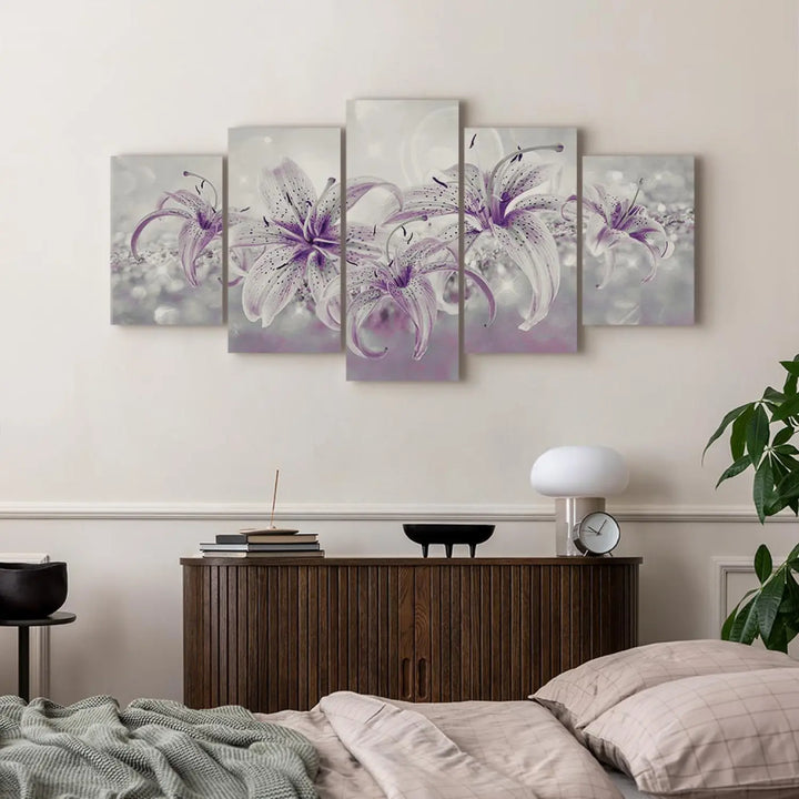Glezna - Violeta grācija | Violetas lilijas uz pelēka fona (x5), 91223 ART XL