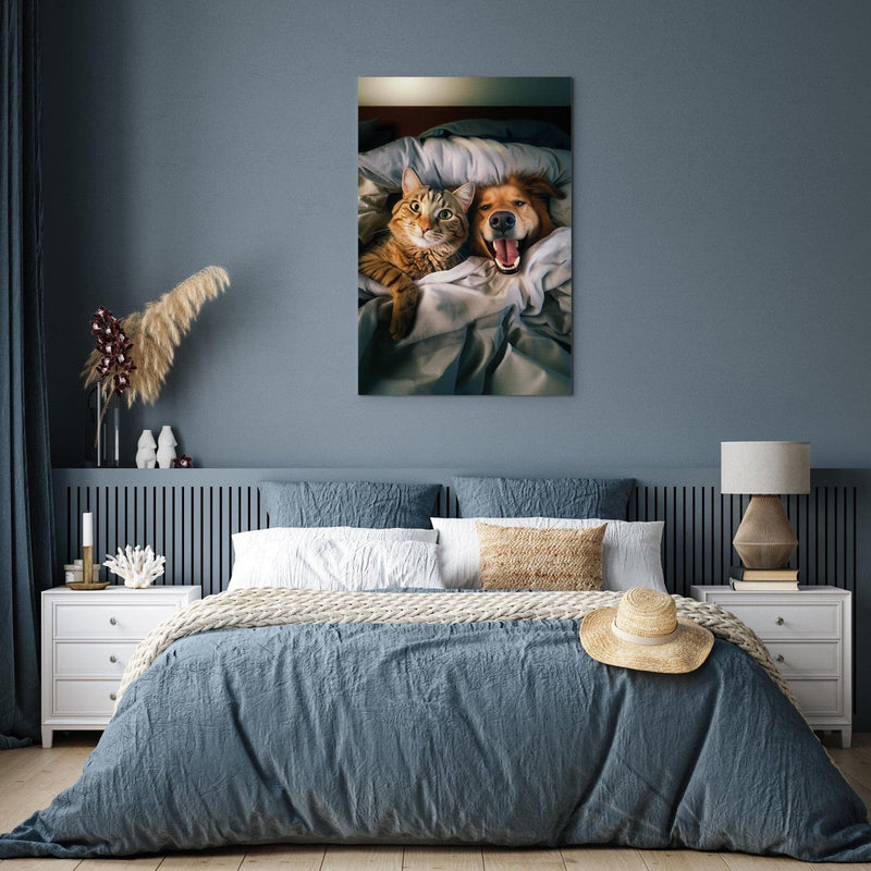 Glezna - Zeltainais retrīvers un kaķis - Dzīvnieki atpūšas gultā, 150236 Tapetenshop.lv
