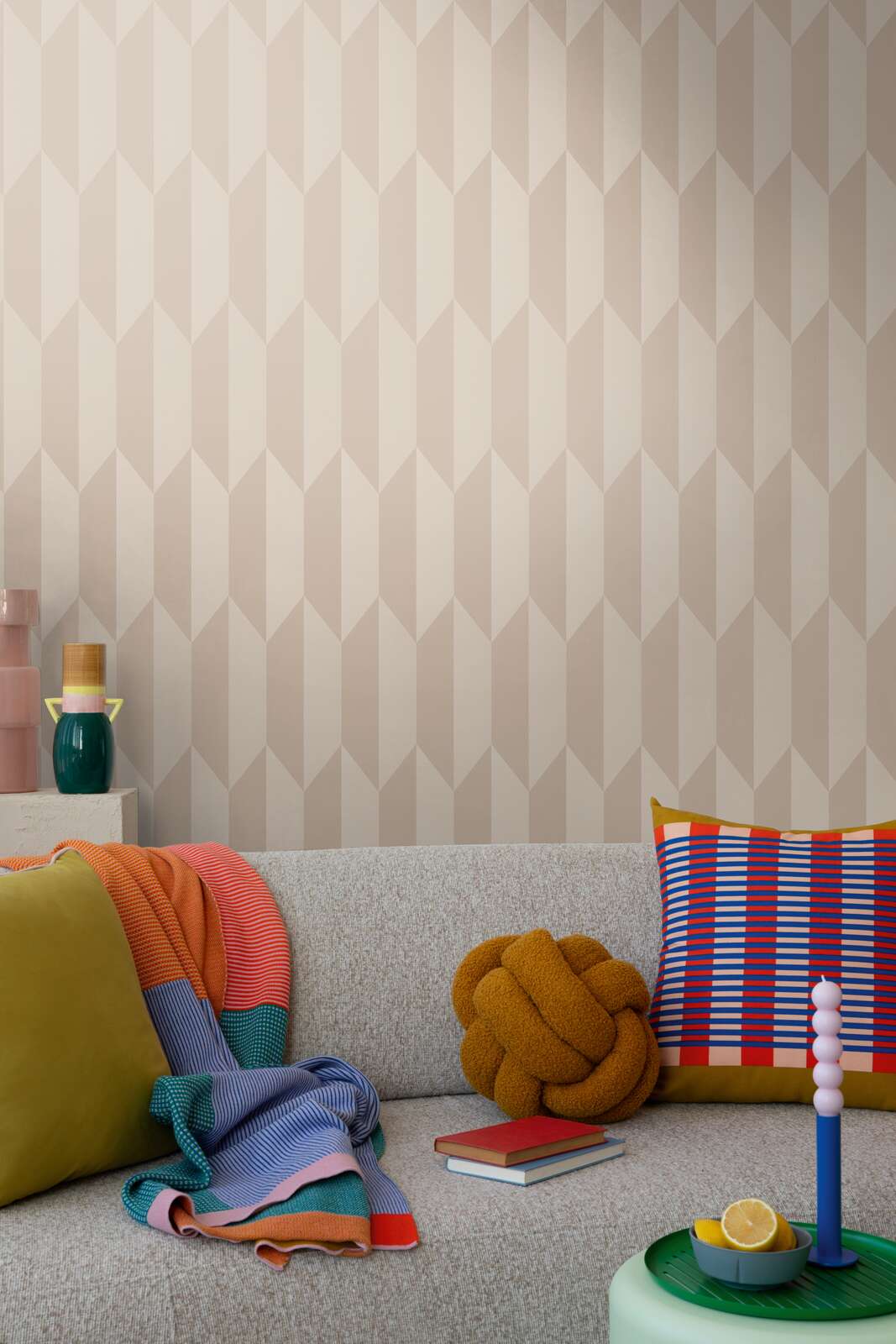 Mūsdienīgs, spīdīgs dimantu raksts uz neaustām tapetēm siltos toņos | 3010515 AS Creation