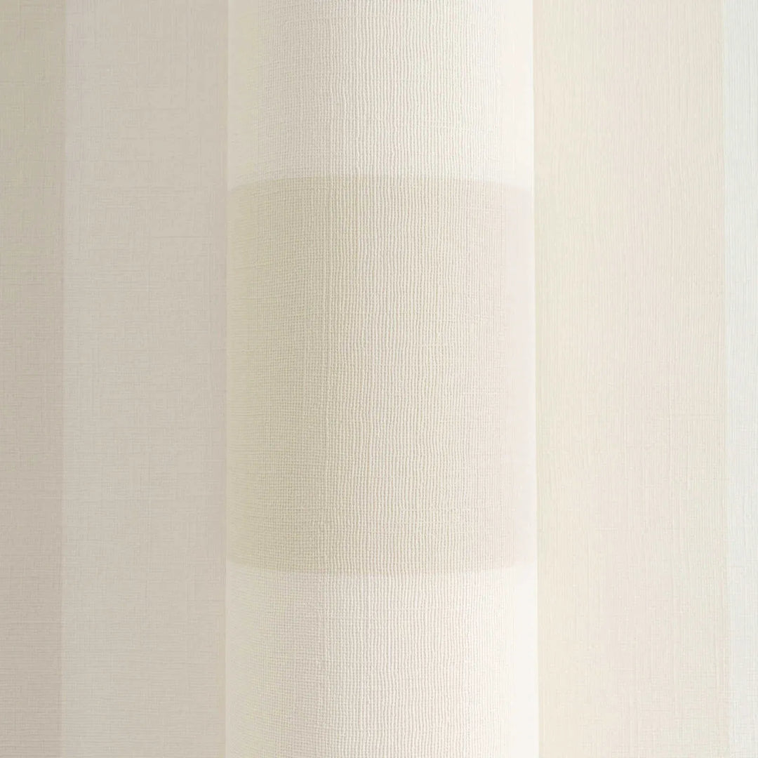 Rūtainas tapetes ar tekstila izskatu jaunam dizainam – smilškrāsā AS Creation