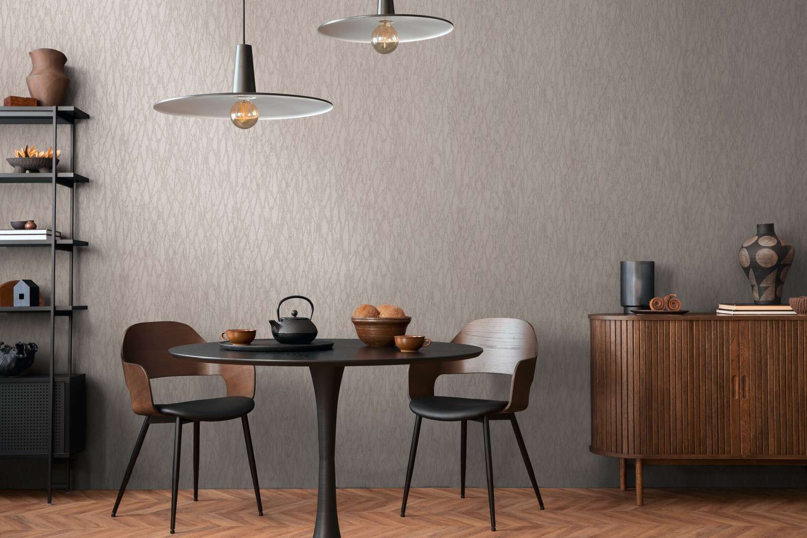 Tapetes viesistabai ar abstraktu līniju rakstu taupe krāsā, 395633 AS Creation