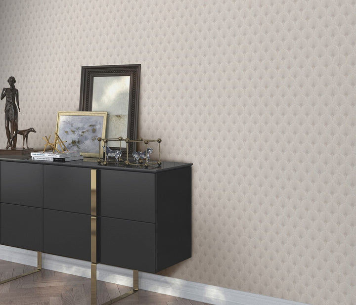 Tapetes ar Art Deco ornamentu: pāvu spalva taupe krāsā, 1034637 Erismann